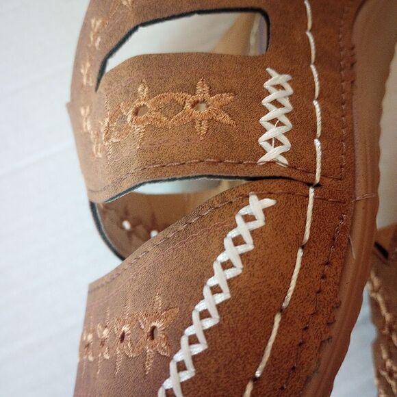 Faux leather eyelet lace sandals with outside stitching - Picture 6 of 10